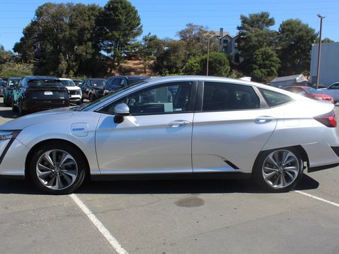 Used 2021 Honda Clarity Plug-In Hybrid image 2