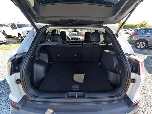 Used 2022 Jeep Cherokee Limited image 11