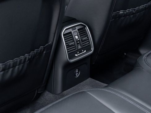 New 2026 Porsche Macan image 36