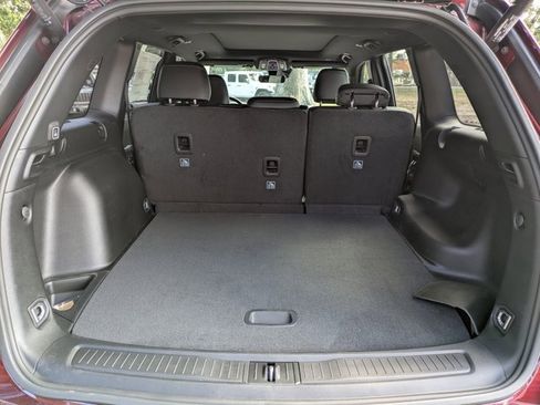 New 2025 Jeep Grand Cherokee Limited w/ Black Appearance Package image 12