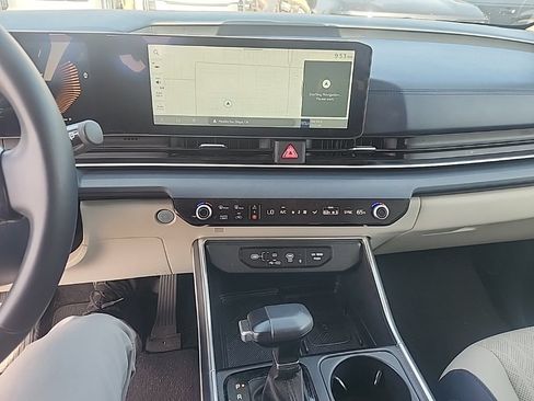 Certified 2025 Kia Carnival EX FWD image 24