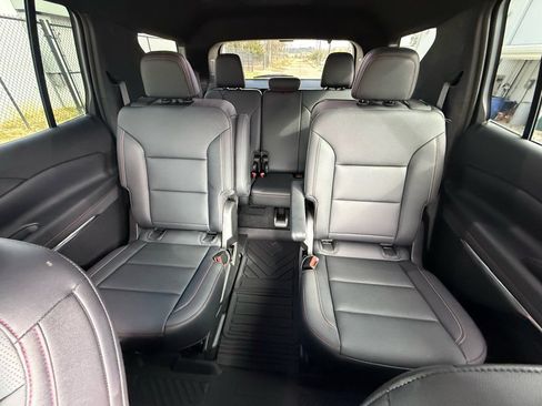 Used 2025 Chevrolet Traverse Z71 w/ Enhanced Driving Package image 12