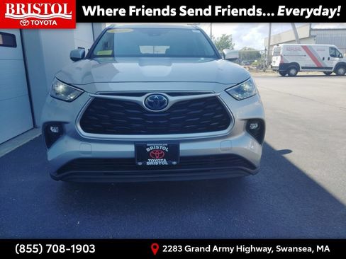 Used 2022 Toyota Highlander XLE AWD/4WD image 37