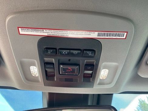 Used 2020 Toyota Camry XLE w/ Sunroof Package FWD image 20