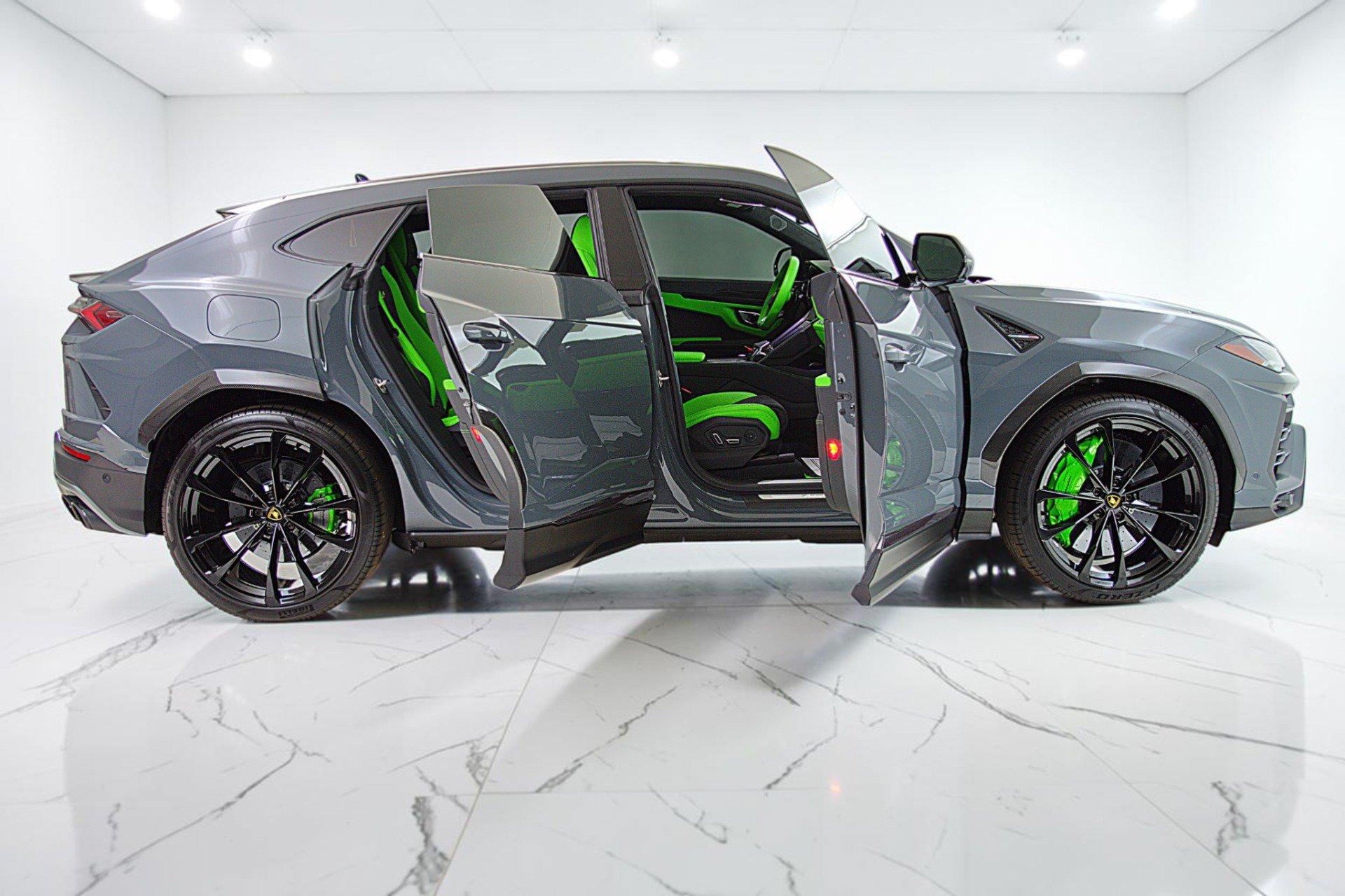 Used 2022 Lamborghini Urus AWD/4WD image 11
