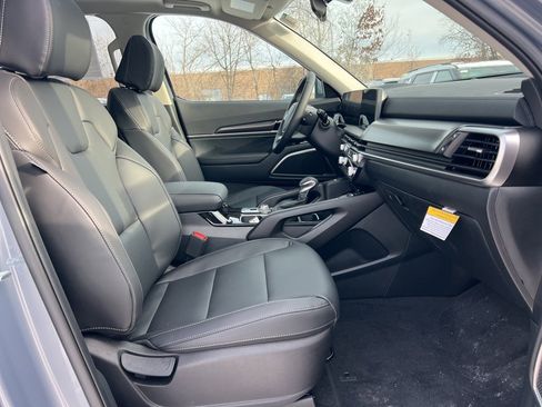 New 2025 Kia Telluride S image 16