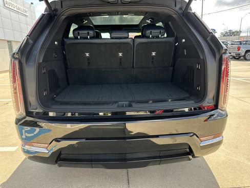 Certified 2025 Cadillac Escalade IQ Luxury 2 w/ LPO, Premium Carpet Package AWD/4WD image 20