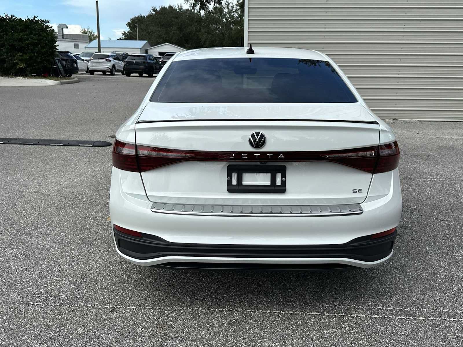 Used 2025 Volkswagen Jetta SE FWD image 5