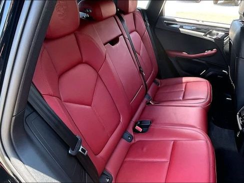 Used 2025 Porsche Macan AWD/4WD image 21