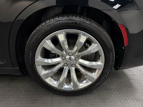 Used 2018 Chrysler 300 Touring L image 11
