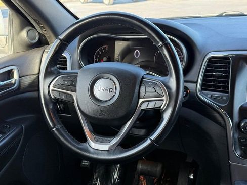 Used 2020 Jeep Grand Cherokee Laredo image 12