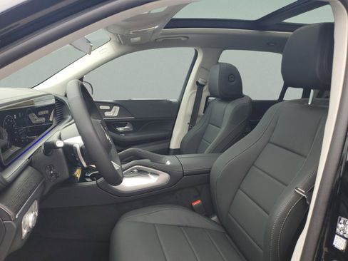 New 2026 Mercedes-Benz GLS 450 4MATIC image 17