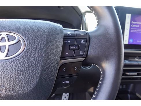 Used 2025 Toyota Camry SE FWD image 17