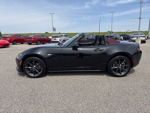 Used 2018 MAZDA MX-5 Miata Club RWD image 7