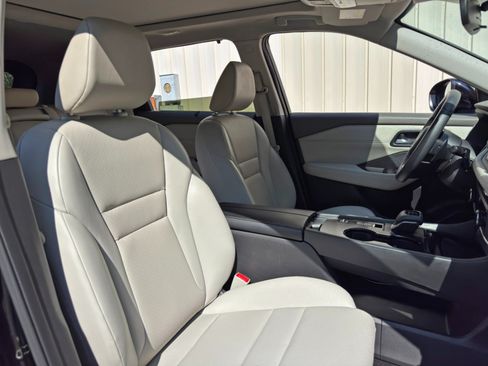 Used 2023 Nissan Rogue SV w/ SV Premium B Package FWD image 33