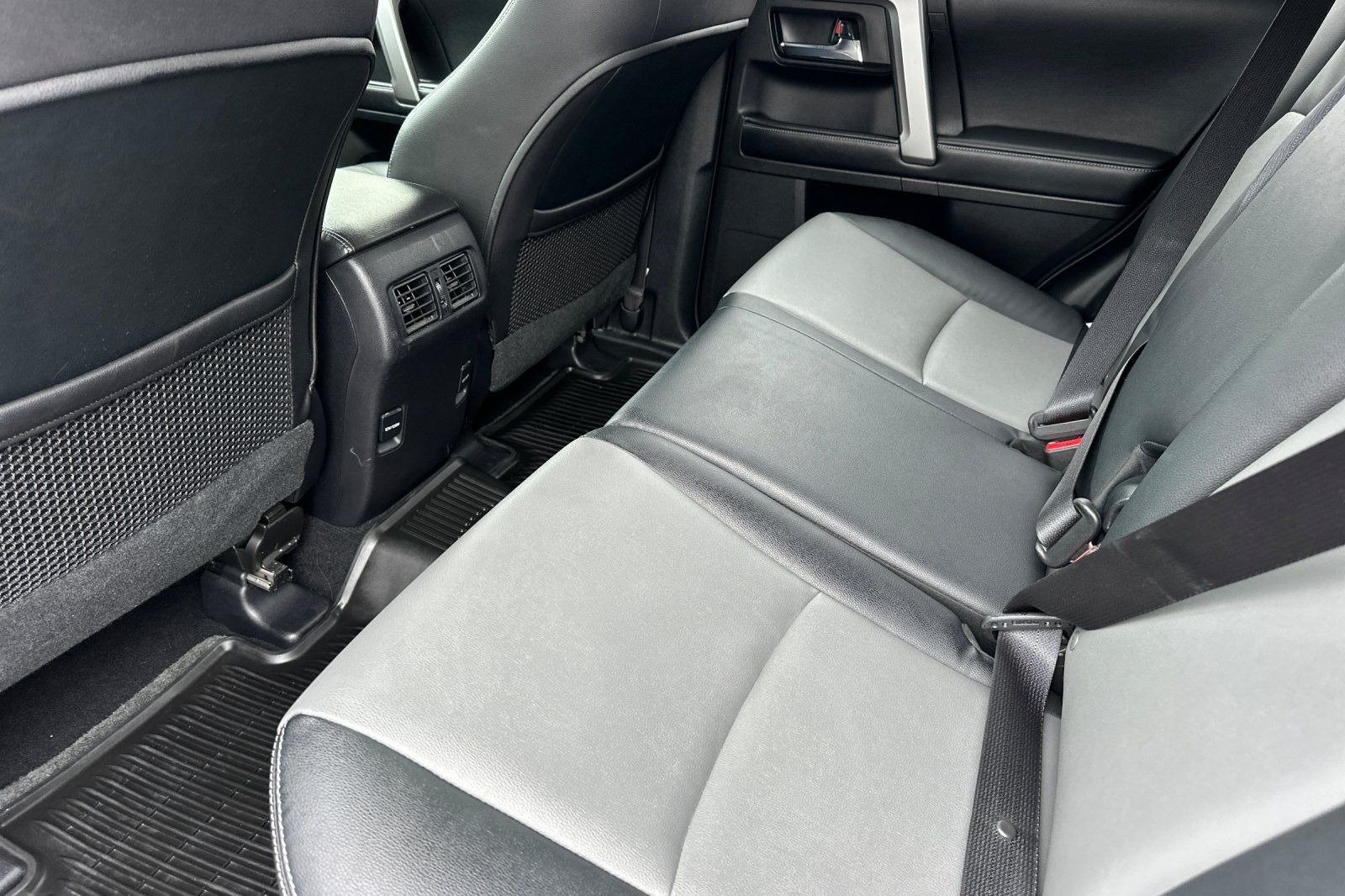 Used 2016 Toyota 4Runner SR5 Premium RWD image 14
