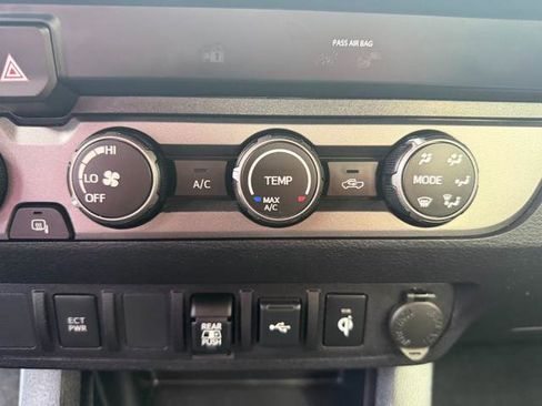 Used 2020 Toyota Tacoma TRD Sport image 13