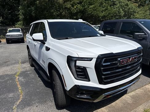 Used 2025 GMC Yukon AT4 AWD/4WD image 2