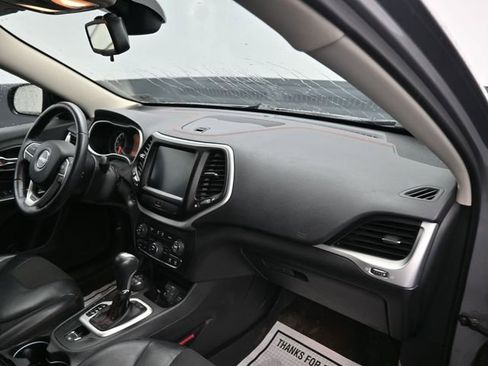 Used 2016 Jeep Cherokee Trailhawk image 8