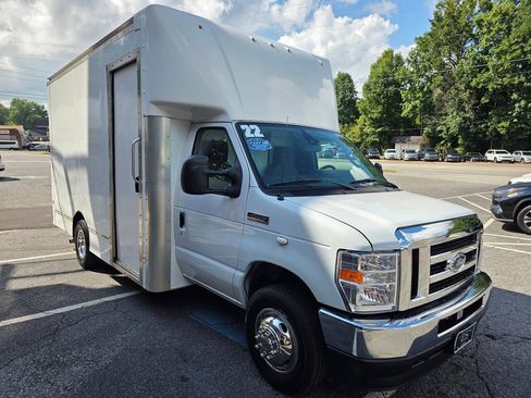 Used 2022 Ford E-450 and Econoline 450 Super Duty RWD image 8