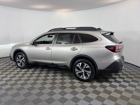 Used 2020 Subaru Outback Limited w/ Popular Package #2 AWD/4WD image 8