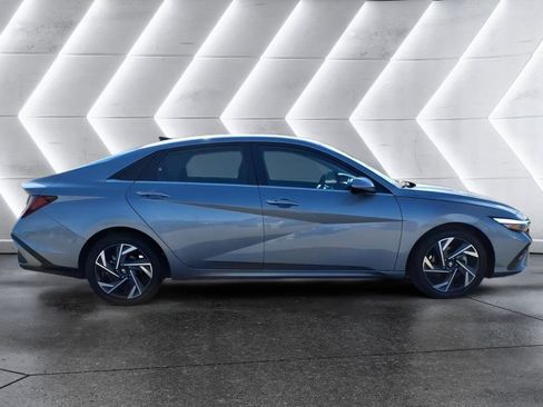 Used 2025 Hyundai Elantra SEL image 6