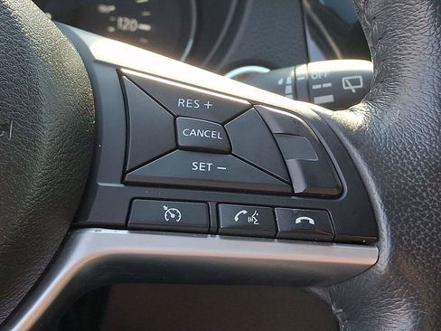 Used 2017 Nissan Rogue SV w/ SV Premium Package AWD/4WD image 22