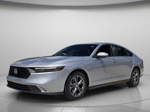 Used 2023 Honda Accord EX image 9