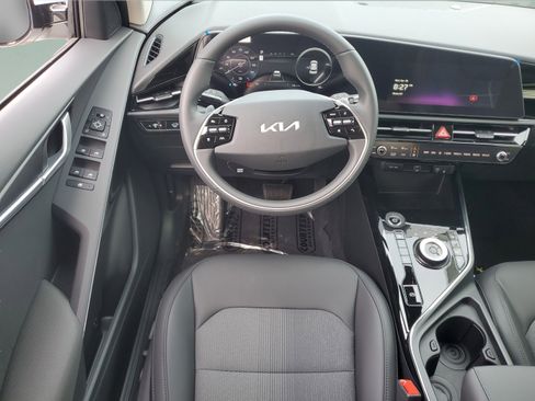 New 2026 Kia Niro Wind FWD image 9