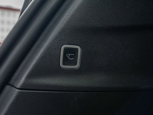 Used 2025 Chrysler Pacifica Limited FWD image 10