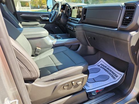 Used 2024 Chevrolet Silverado 2500 LTZ w/ LTZ Convenience Package image 37