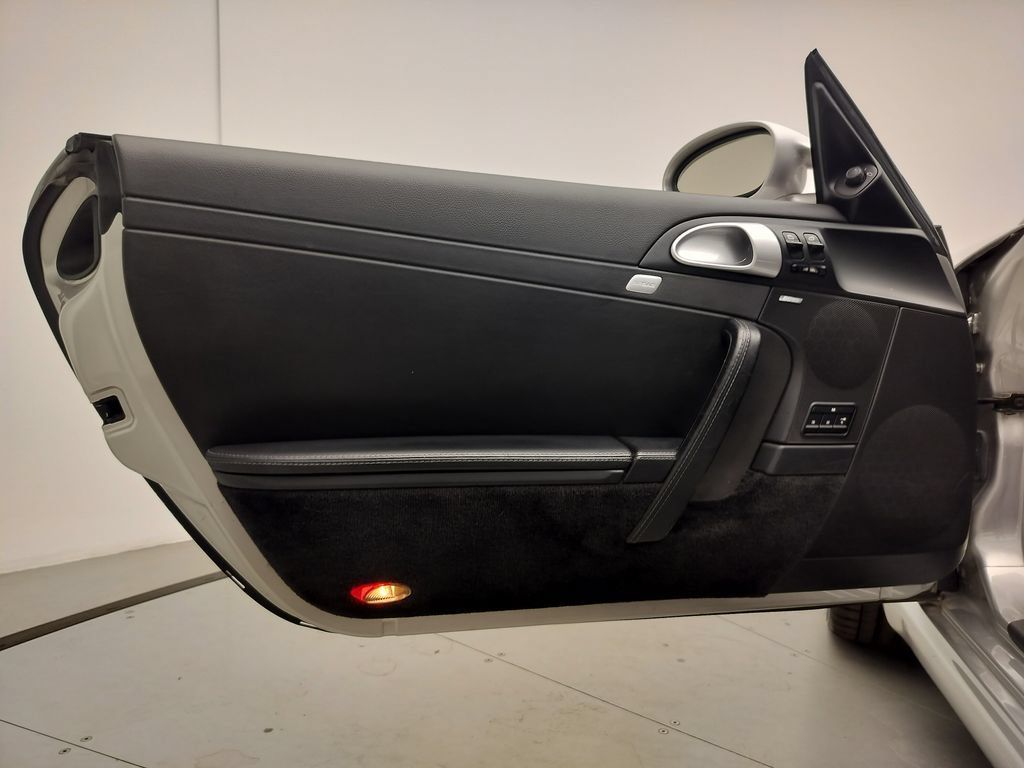 Used 2005 Porsche 911 Carrera RWD image 14