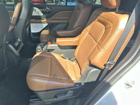 Used 2023 Lincoln Aviator Reserve w/ Equipment Group 201A AWD/4WD image 11