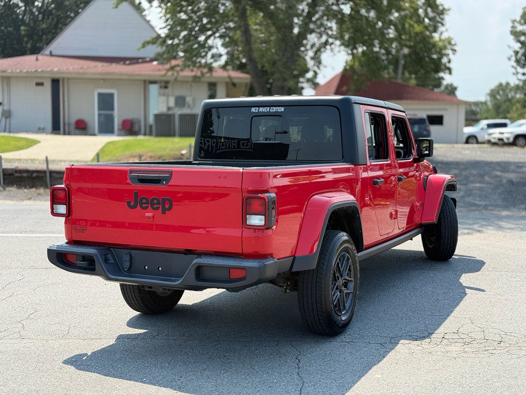 Used 2024 Jeep Gladiator Sport AWD/4WD image 7