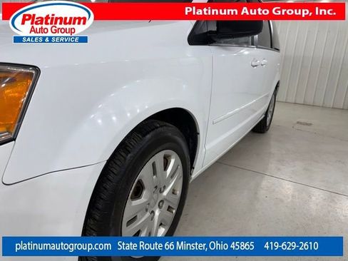 Used 2017 Dodge Grand Caravan SE FWD image 40