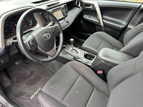 Used 2018 Toyota RAV4 XLE FWD image 9