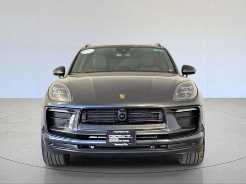 Certified 2026 Porsche Macan AWD/4WD image 11