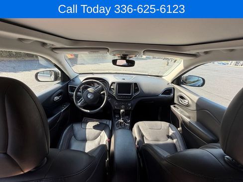 Used 2021 Jeep Cherokee Latitude Lux w/ Sun & Sound Group AWD/4WD image 20