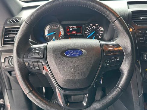 Used 2018 Ford Explorer XLT image 13