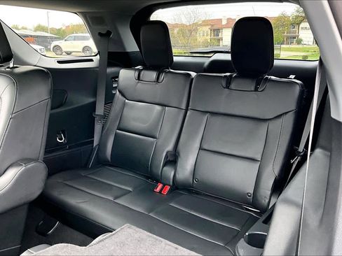 Used 2023 Ford Explorer Limited w/ Limited Technology Package image 34