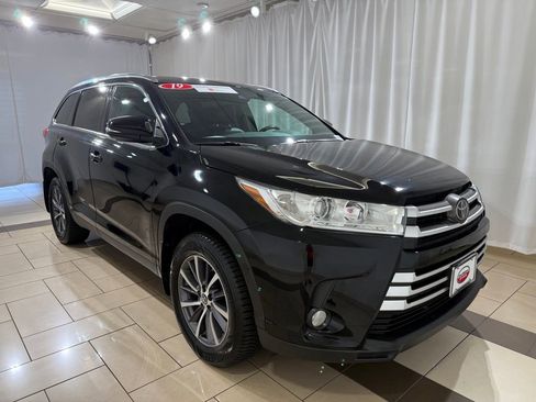 Certified 2019 Toyota Highlander XLE AWD/4WD image 6