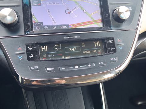 Used 2016 Toyota Avalon Limited image 25