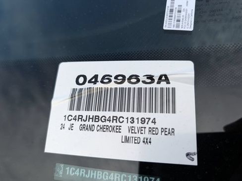 Used 2024 Jeep Grand Cherokee Limited w/ Black Appearance Package AWD/4WD image 36