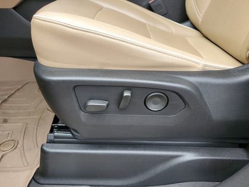 Used 2021 Chevrolet Suburban Premier image 18