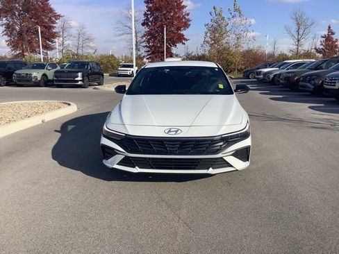 Certified 2025 Hyundai Elantra SEL image 2