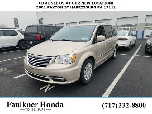 Used 2016 Chrysler Town & Country Touring w/ Driver Convenience Group image 1