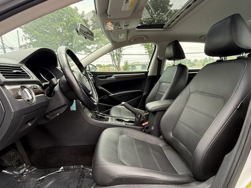 Used 2016 Volkswagen Passat 1.8T SE FWD image 11