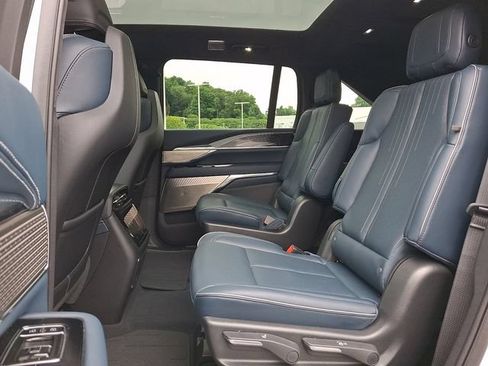 Certified 2025 Cadillac Escalade IQ Luxury 2 w/ LPO, Premium Carpet Package AWD/4WD image 8