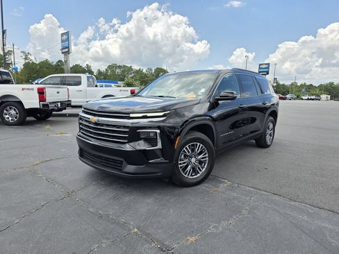 Used 2026 Chevrolet Traverse LT AWD/4WD image 1