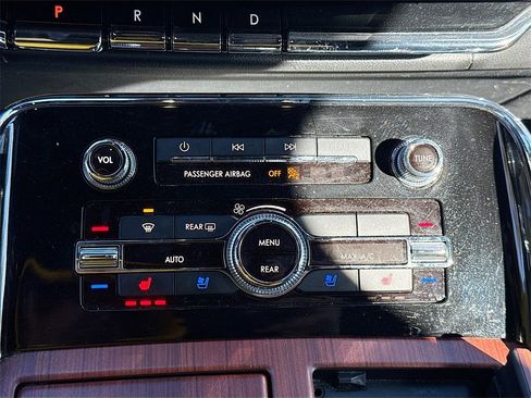 Used 2023 Lincoln Navigator Reserve image 17